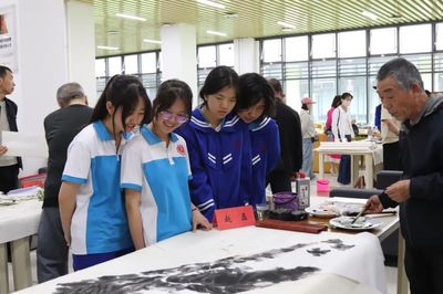 文化館服務(wù)宣傳周 | 平?jīng)鲆恢袝嫻P會(huì) 館校攜手，繪出校園文化新風(fēng)景